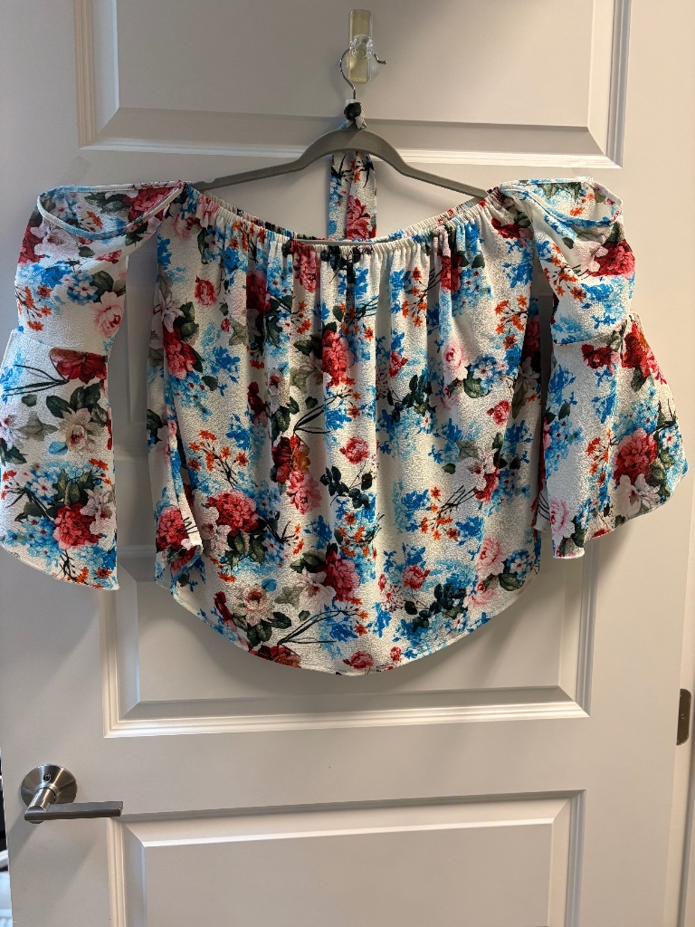 EUC Fab'rik Sz M    Floral Blue, Red, Pink Print cropped with Bell Sleeve